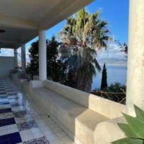 Foto Villa singola a Villa San Giovanni Centro di 212 m² con 8 locali
