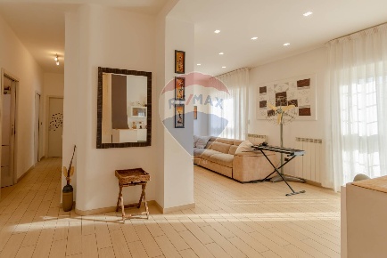 Foto Appartamento in Via Pietro Ravanas, Bari Libertà di 145 m² in vendita