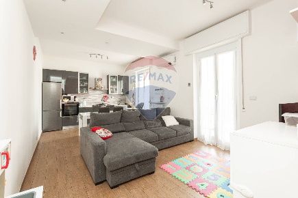 Foto Appartamento in Via Borzoli, Genova Sestri Ponente di 87 m² in vendita