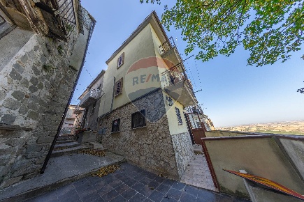 Foto Case semi ndipendenti a Gissi Centro di 125 m² con 6 locali in vendita