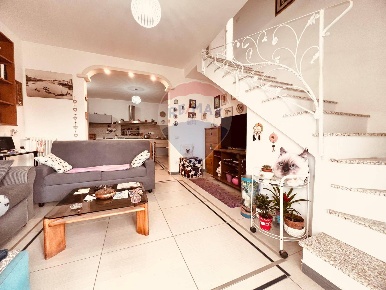 Foto Casa indipendente a Cecina Cecina Centro di 130 m² con 7 locali