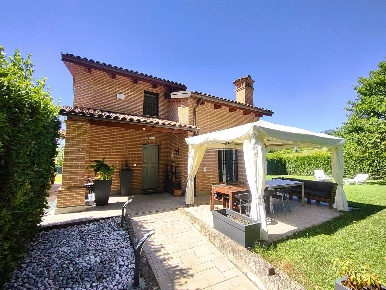 Foto Villa singola in Viale delle Terme, Castel San Pietro Terme di 196 m²