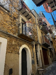 Foto Casa indipendente in Via Roccabianca, Piazza Armerina in vendita