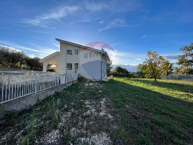 Foto Casa indipendente a Lanciano di 176 m² con 6 locali in vendita
