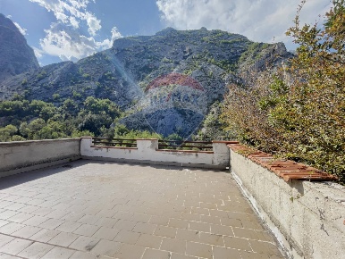Foto Casa indipendente a Fara San Martino di 323 m² con 6 locali in vendita