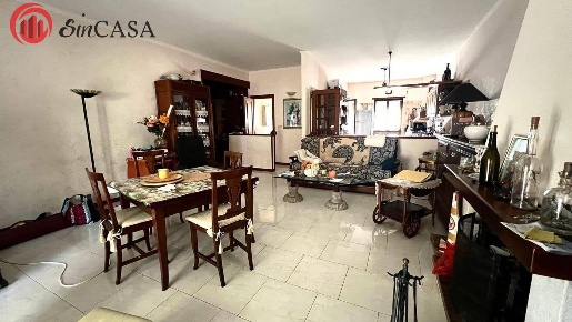Foto Appartamento in Via Bollengo, Roma di 150 m² con 5 locali in vendita