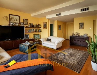 Foto Appartamento in Via Livenza, Montesilvano di 141 m² con 4 locali