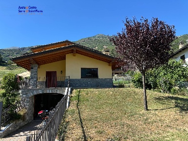 Foto Casa indipendente in Villaggio Seran, Quart Seran di 284 m² in vendita