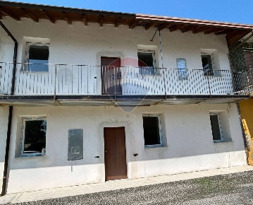 Foto Appartamento in Via Visconti, Vanzaghello di 110 m² con 3 locali