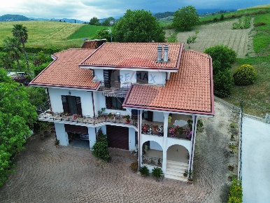 Foto Casa indipendente a Sant'Eusanio del Sangro Castellata di 355 m²