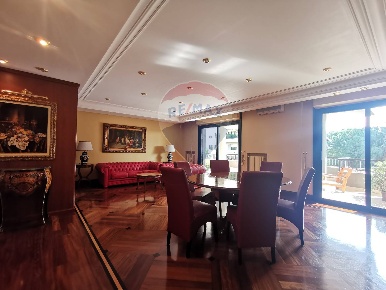 Foto Appartamento in Corso Alcide De Gasperi, Bari Poggiofranco di 247 m²