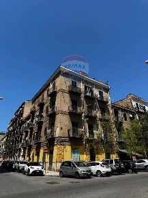 Foto Appartamento in Via Re Federico, Palermo Zisa di 120 m² con 5 locali