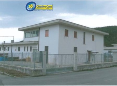Foto Capannone industriale a Civitella del Tronto Centro di 900 m²