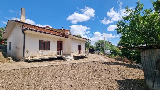 Foto Casa indipendente in Via San Silvestro, Frigento di 80 m² con 3 locali