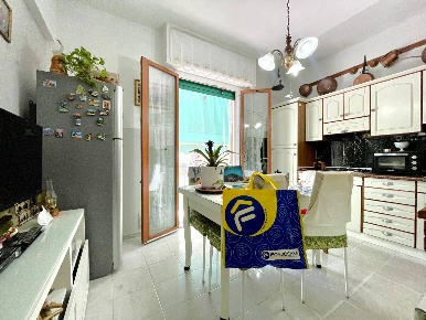 Foto Appartamento in Viale Riviera, Pietra Ligure di 59 m² con 3 locali