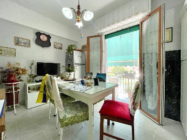 Foto Appartamento in Viale Riviera, Pietra Ligure di 59 m² con 3 locali