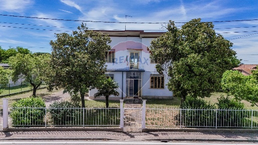 Foto Villa singola a Mesola Monticelli di 300 m² con 6 locali in vendita