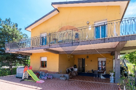 Foto Villa singola in Via Montanara, Mascalucia Centro di 280 m² in vendita