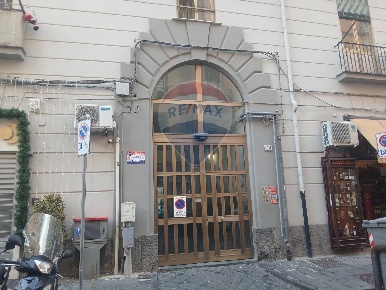 Foto Box in VIA BARI, Napoli in vendita
