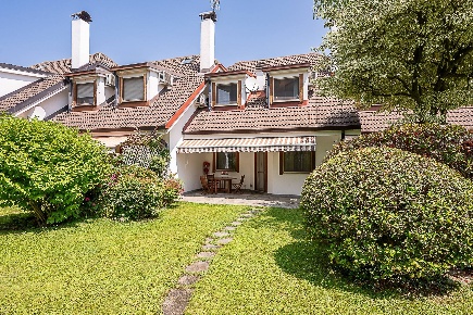 Foto Villa a schiera in Via Monte Bianco, Vinovo Garino di 210 m²