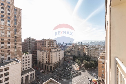 Foto Appartamento in Via Fieschi, Genova Centro Città di 235 m² in vendita