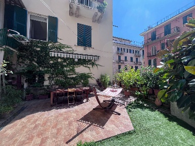 Foto Appartamento in Via Almeria, Genova Principe di 157 m² con 8 locali