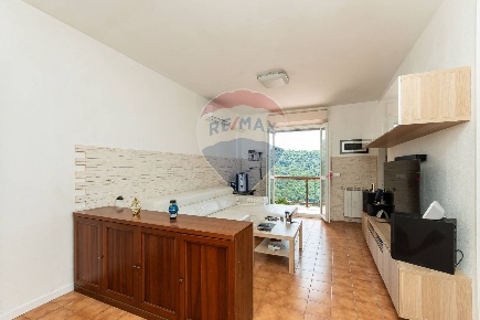Foto Appartamento a Genova Molassana di 100 m² con 6 locali in vendita