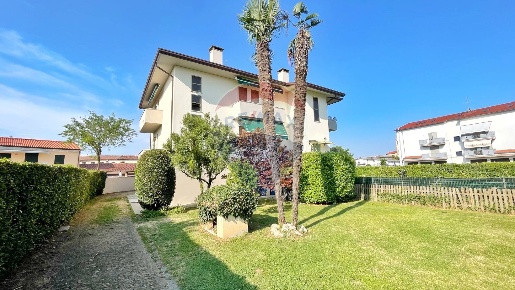 Foto Appartamento in candeo, Mestrino Centro di 204 m² con 8 locali