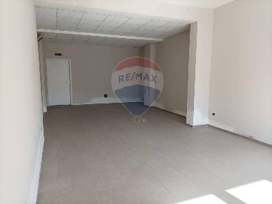 Foto Box in Via Ancona, San Giovanni la Punta Centro di 66 m² con 2 locali
