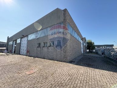 Foto Capannone industriale in via Como, Lainate Centro di 480 m² in affitto