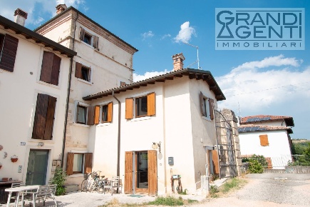 Foto Casa indipendente in via Belvedere, Verona Poiano di 224 m² in vendita