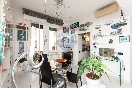 Foto Appartamento in Via Italo D'eramo, Genova Sturla di 85 m² con 6 locali