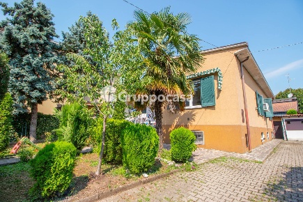 Foto Villa unifamiliare in via Beolchi, Cuggiono Centro di 250 m²