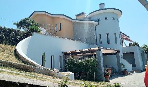 Foto Villa unifamiliare a Massa in vendita