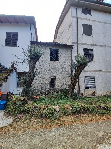 Foto Casa indipendente a Montignoso Capanne, Prato di 90 m² con 5 locali