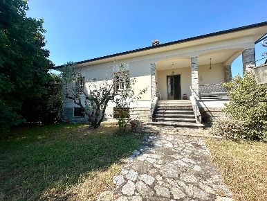 Foto Villa unifamiliare a Lucca in vendita