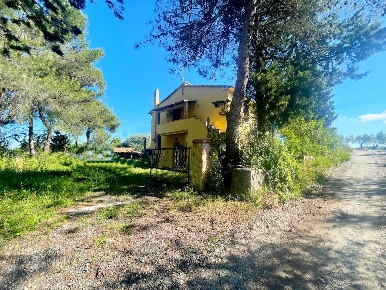 Foto Casa indipendente a Volterra di 115 m² con 5 locali in vendita