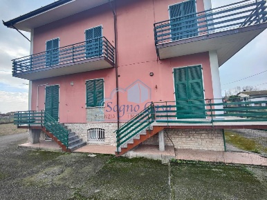 Foto Appartamento a Castelnuovo Magra Centro di 70 m² con 3 locali