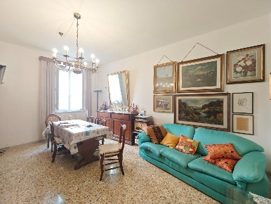 Foto Appartamento a Ponsacco Centro di 106 m² con 4 locali in vendita