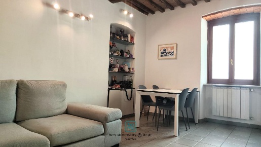 Foto Appartamento a Carrara Centro di 70 m² con 4 locali in vendita
