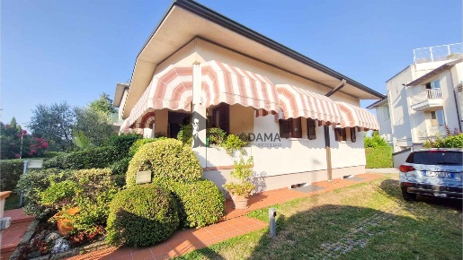 Foto Villa unifamiliare in via vittorio veneto 3, Desenzano del Garda