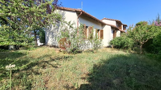 Foto Casa indipendente a Scarperia e San Piero di 290 m² con 8 locali