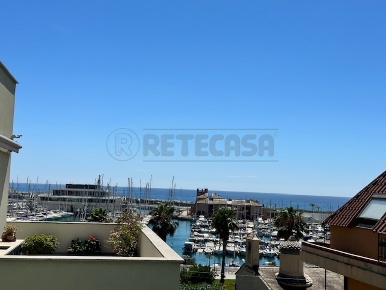 Foto Attico in Via Tito Minniti 3, Loano Centro di 70 m² con 4 locali