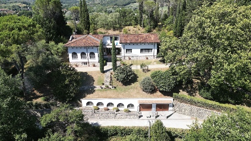 Foto Villa unifamiliare in Via dei Poveri Vecchi 749, Lucca di 700 m²