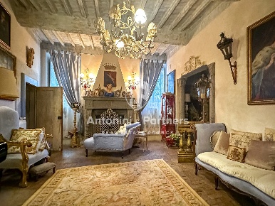 Foto Appartamento in Via di Santa Prassede, Todi Centro di 250 m²