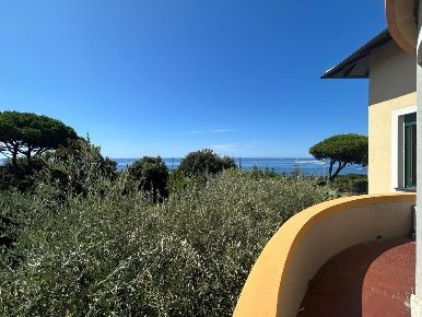Foto Appartamento in Via Privata delle Palme, Genova Nervi di 167 m²