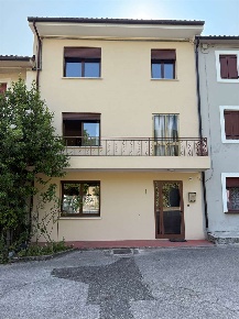 Foto Appartamento in Via Pralongo, Fregona di 150 m² con 5 locali