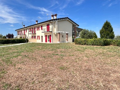 Foto Villa unifamiliare in VIA ENRICO MATTEI, Desenzano del Garda di 265 m²