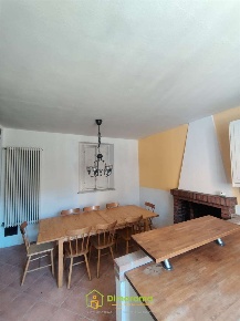 Foto Villa a schiera a Lucca di 194 m² con 9 locali in vendita