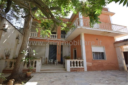 Foto Villa unifamiliare in viale africa, Mazara del Vallo di 365 m²